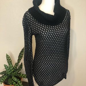 Black and white express turtle neck